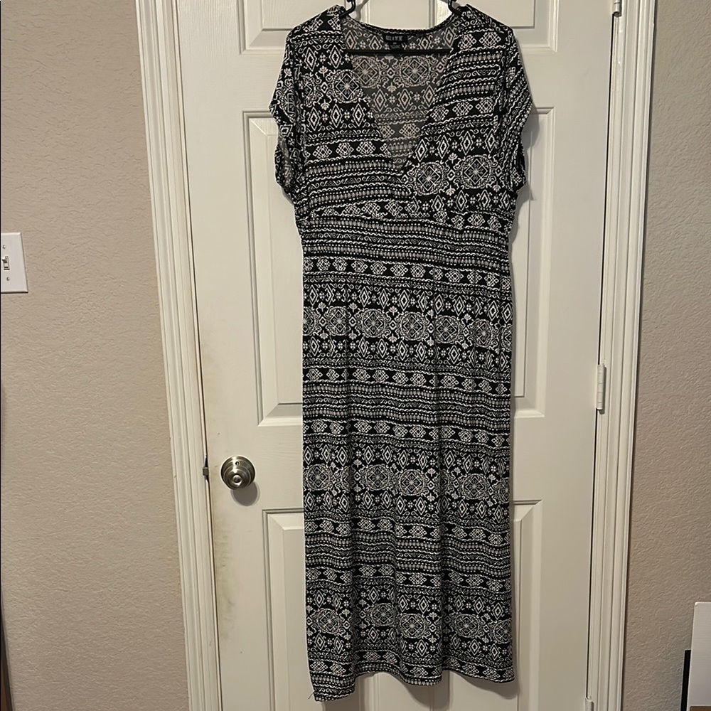 RELAXX Black and White Patterned Women's Dress Size 3X